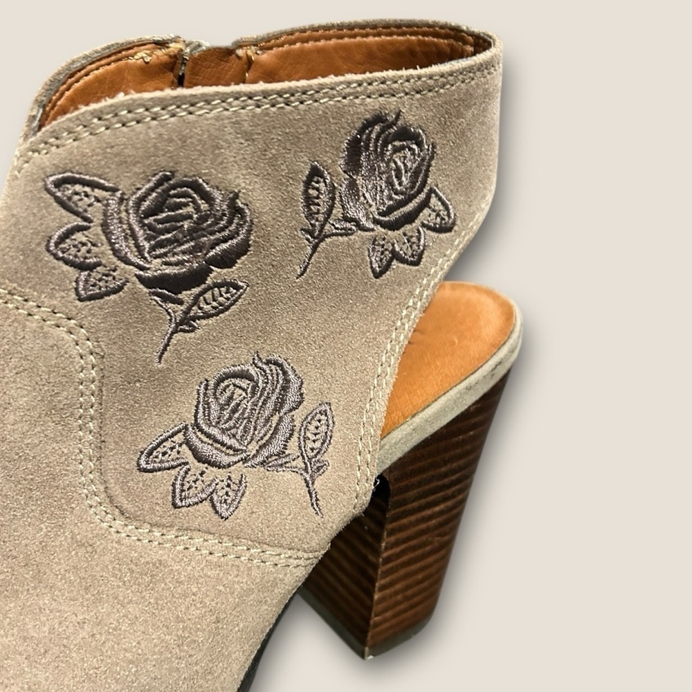 Lucky Brand Listana Heel Sandals Taupe Suede Peep Toe Block Slingback Size 7.5 - Picture 8 of 11